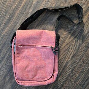 EVEREST Versatile Red Canvas Crossbody Tablet/Hiking/Messenger Bag NWOT